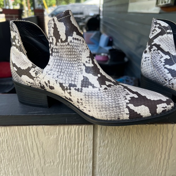 Madden Girl ankle boots - Picture 3 of 5